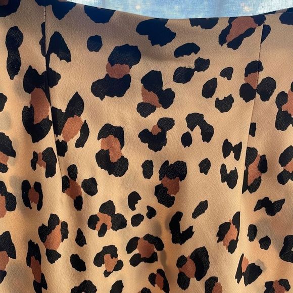 F21 Leopard Print Midi Skirt - Picture 2 of 8